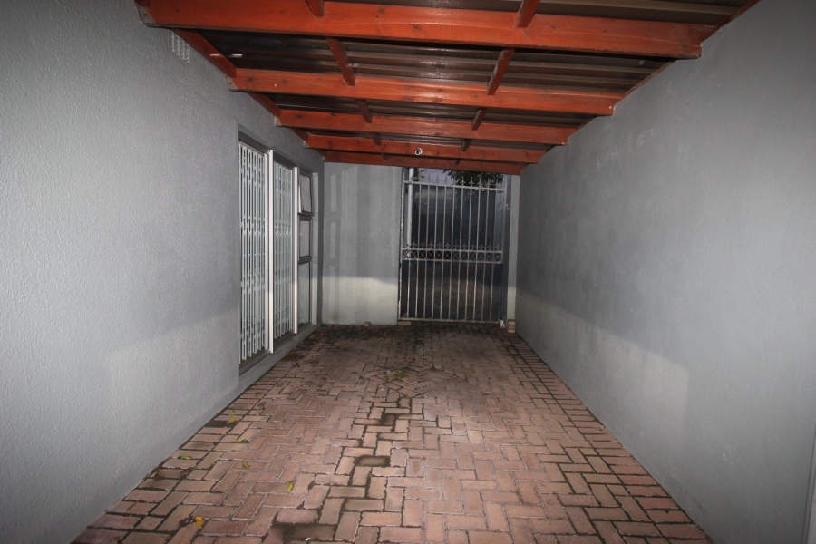 To Let 4 Bedroom Property for Rent in Belgravia Western Cape